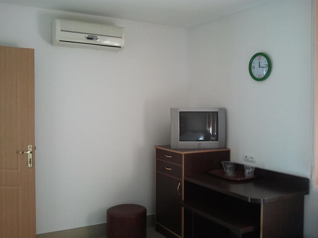 Jr Motel Otopeni Quarto foto